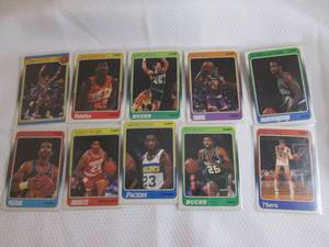lot 103 image: Assorted 1988-89 Fleer Basketball C...