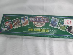 lot 153 image: 1990 Upper Deck Baseball Complete F...