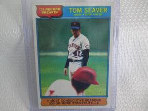 lot 169 image: 1976 Topps Tom Seaver Record Breake...
