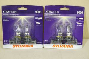 lot 30 image: 2 Sets Sylvania Xtravision Halogen Lamps 9006