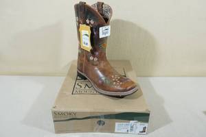 lot 102 image: Smoky Mountain Boots -Youth Size 7Ladies 9, Floral Stitching
