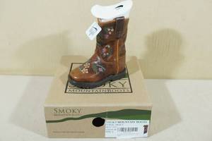 lot 103 image: Smoky Mountain Boots -Toddler Size 3, Floral Stictching