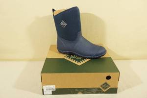 lot 122 image: Muck Boot Company Womens Muster II Mid Boots -Size 10