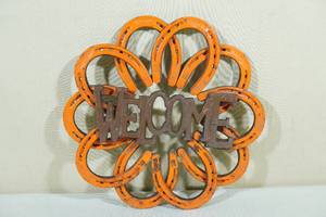 lot 128 image: Vintage Diamond Bronco Horse Shoes Welcome Sign