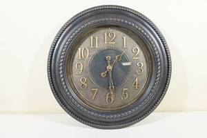lot 141 image: 20 Wall Clock
