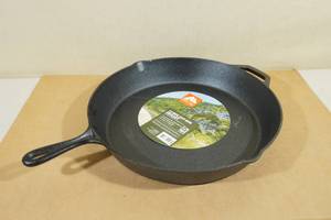 lot 147 image: Ozark Trail 15 Cast Iron Skillet