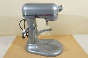 lot 154 image: KitchenAid Professional 5 Plus Stand Mixer