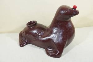 lot 158 image: Large Vintage Terracotta Seal Planter