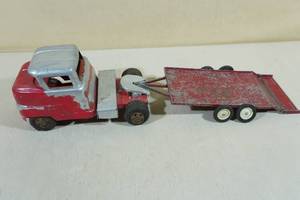 lot 166 image: Vintage 1950s Steel Structo Toys Semi with Trailer