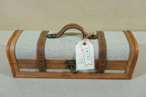 lot 170 image: Vintage Style Wine Trunk