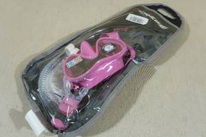 lot 231 image: Cressi Frameless Snorkel Set -Pink