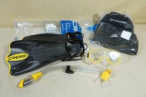 lot 232 image: Cressi Adult Rondine Palau Fin Snorkel Set -SM Yellow