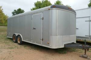 lot 1 image: 2005 Cargo Express 20 ft enclosed trailer
