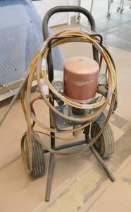 lot 6 image: Paint sprayer