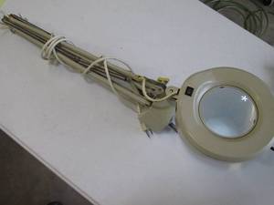 Lighted and adjustable Magnifying L...