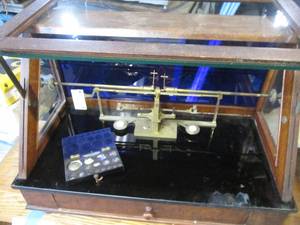 Beckers & Sons Apothocary Scale...