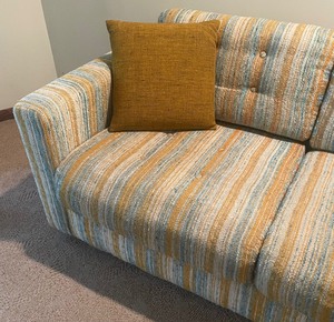 lot 45 image: Vintage Flexsteel Sofa  Couch with Two Accent Pillows