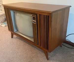 lot 47 image: Vintage Heathkit Television with Remote and Manual