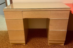 lot 50 image: Delightful Vintage Desk and Chair