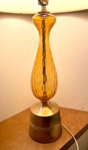 lot 59 image: Lovely Vintage Amber Glass Based Lamp