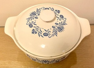 lot 81 image: Vintage Priser Ware Pot with Lid
