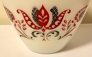 lot 84 image: Vintage Fire King Modern Tulip Bowl