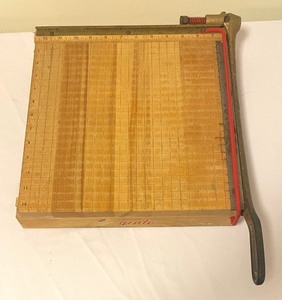 lot 87 image: Vintage Ingento Paper Cutter