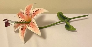 lot 88 image: Andrea by Sadek Porcelain Flower