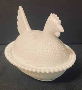 lot 95 image: Vintage Milk Glass Covered Chicken Dish
