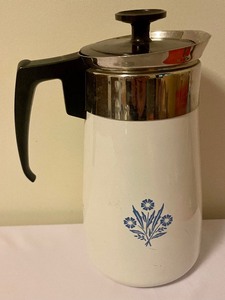 lot 104 image: Three Vintage Coffee Pots including Vintage Pyrex Flameware Coffee Pot