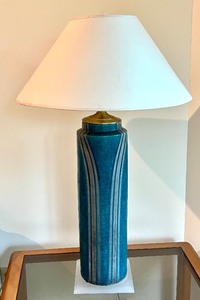 lot 18 image: Vintage Aqua Colored Table Lamp with Lucite Base and Finial