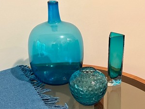 lot 21 image: Shades of Aqua Home Decor