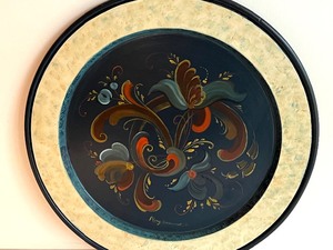 lot 28 image: Rosemaling Decorative Wooden Wall Hanging