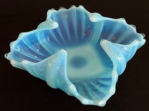 lot 36 image: Vintage Fostoria Heirloom Aqua Blue Opalescent Glass Dish