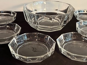 lot 38 image: Vintage Art Deco Faceted Fruit Bowl Set