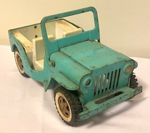 lot 161 image: Three Vintage Toy Cars
