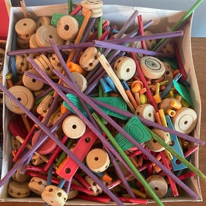 lot 163 image: Vintage Erector Set, Tinker Toys and Wooden Blocks
