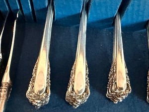 lot 4 image: Vintage Lunt Sterling Flatware Set
