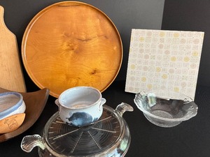 lot 127 image: Vintage Kitchen Finds