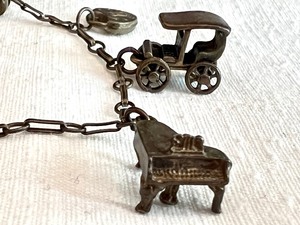 lot 129 image: Vintage Sterling Silver Charm Bracelet