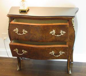 lot 113 image: 2 Drawer French Chest
