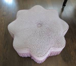 lot 109 image: Pearson Ottoman 8 arms