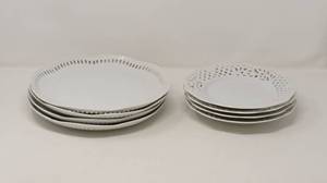 lot 87 image: 8 white porcelain dessertluncheon plates