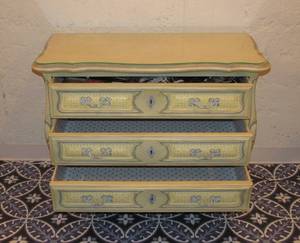 lot 68 image: French Style 3 Drawer Chest with Glass cut top