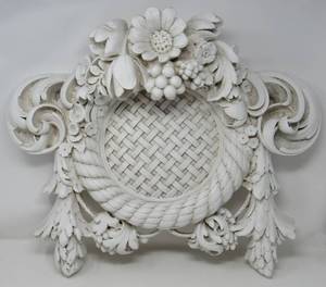 lot 56 image: Wall Medallion (resin)