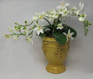lot 52 image: Art decor Potted Flower Urn and 2 pottery dogs