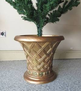 lot 39 image: Christmas Tree Stand in Gold resin and 7.5 foot Artificial Christmas Tree