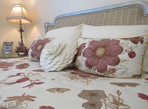lot 1 image: Custom created fine linen Queen size Bed Cover, pillow shams,  felted pillow, coverlet