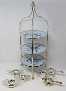 lot 14 image: Tea service