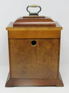 lot 18 image: Howard Miller Clock